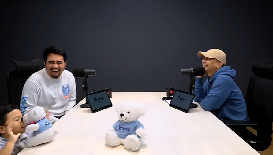 Abe Cekut dan Raditya Dika [YouTube]